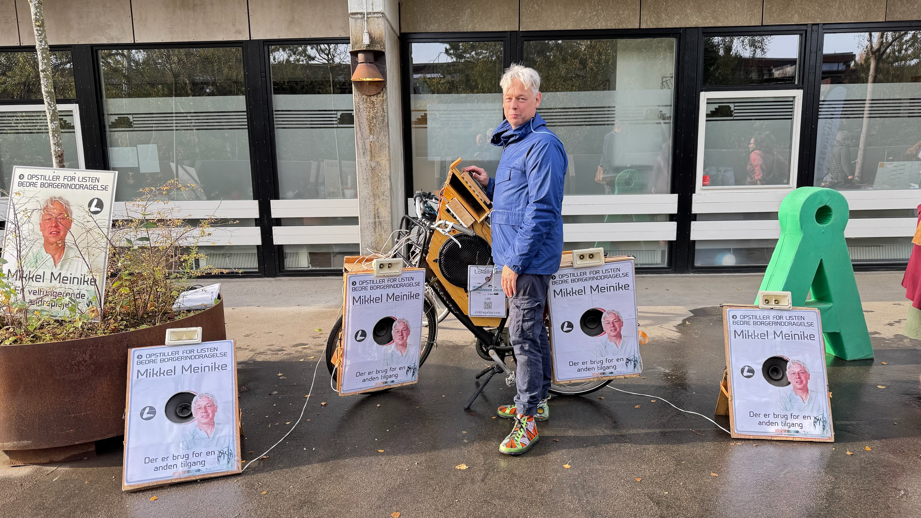 Mikkel Meinike med højtalere i Farum  Midtpunkt
